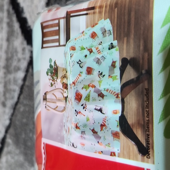 HOLIDAY TIME GRAPHIC VINYL TABLECLOTHS SET-OF-3 ROUND & RECTANGLE BUNDLE - Picture 4 of 15